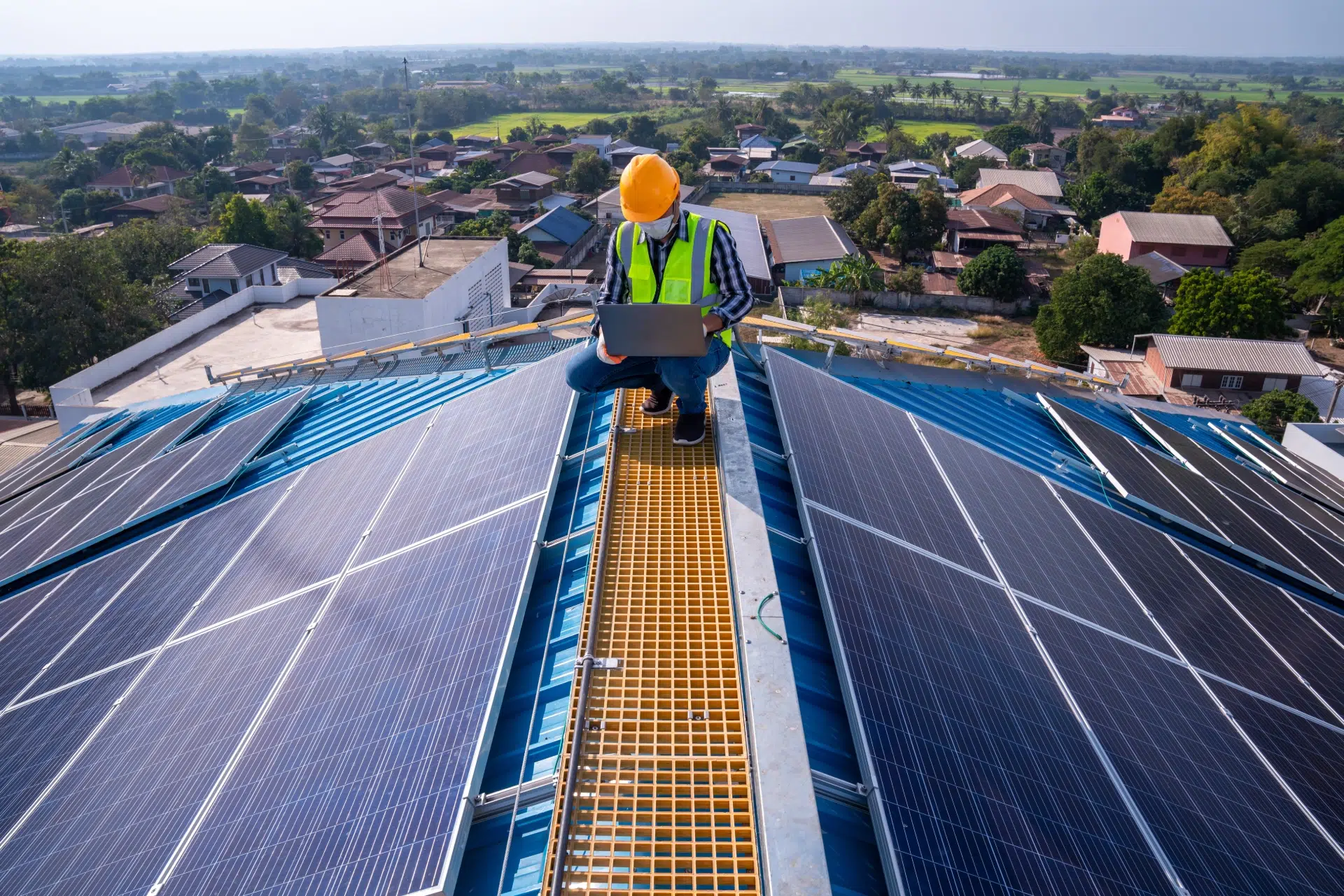 AdobeStock_415139355 Panneaux solaires à Saint-Drézéry